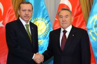Назарбаев зазывает в Казахстан турецкий бизнес