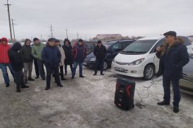 В Уральске на пикет вышли владельцы автомобилей
