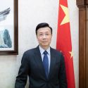 Китайский посол назвал госсекретаря США «выскочкой», а утверждения о миллионах уйгурах в тюрьмах «смешными».