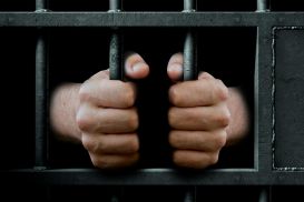 Правозащитники требуют выпустить политзаключённых из тюрем