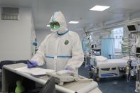 В Алматы от коронавируса умер пациент ЦГКБ, где заразилось 147 медработников
