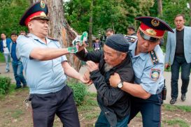 Правозащитники призвали Токаева не подписывать закон о митингах