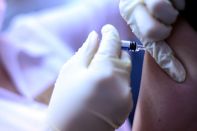 Германия тестирует вакцины от коронавируса на людях