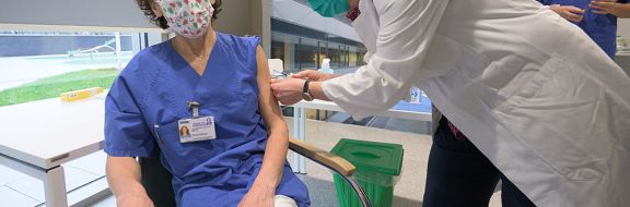 В Германии восемь человек по ошибке получили пятикратную дозу вакцины от коронавируса