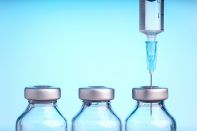 В Казахстан прибыли 3 млн. пустых флаконов из Китая для вакцины