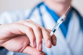 В Караганде девушку привили разными вакцинами: медсестру отстранили от работы