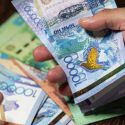 Из Казахстана денег за рубеж уходит в 3 раза больше, чем поступает
