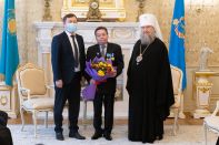Назарбаев поздравил Овчинникова с юбилеем