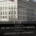 Госдеп распорядился начать добровольный отъезд американских дипломатов с Украины