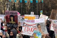 «Женщина не мясо!», «Женщины могут все!» - В Алматы проходит женский митинг