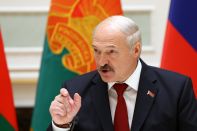 Лукашенко предложил Путину ответить на санкции США