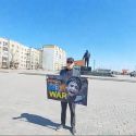 «Маслихат нарушает права на мирные собрания»: семейчанин провел пикет в поддержку Украины