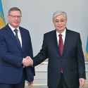 Токаев встретился с губернатором Омской области