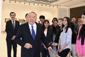 Назарбаев посетил выставку в Нур-Султане