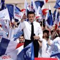 Эммануэль Макрон одерживает победу на президентских выборах во Франции