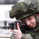 Россиянки стали чаще искать работу в армии
