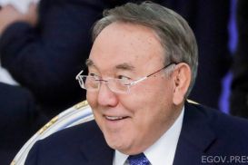 Казахстанцы требуют не закреплять статус Назарбаева в Конституции
