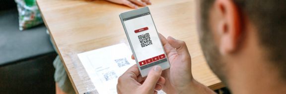 Мектептерге QR-кодтары бар тақтайшалар орнатылады