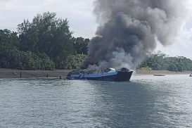 На Филиппинах во время пожара на судне погибли семь человек