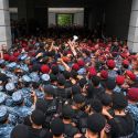 Что требуют активисты заблокировавшие здание резиденции президента Армении?