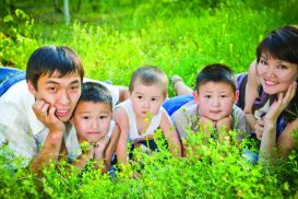 В Казахстане на соцподдержку семей с детьми потратят почти Т900 млрд 